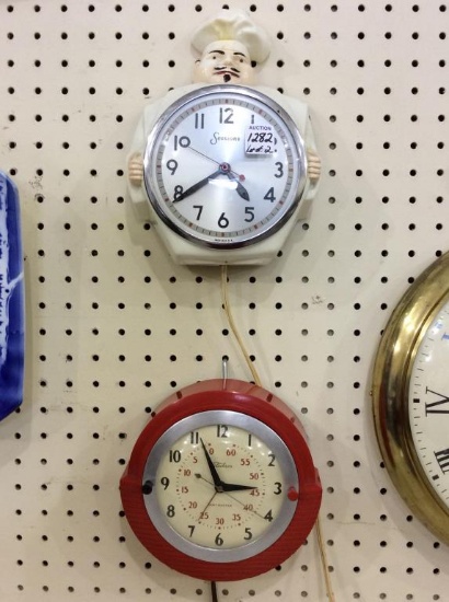 Lot of 2 Electric Wall Hanging Kitchen Clock