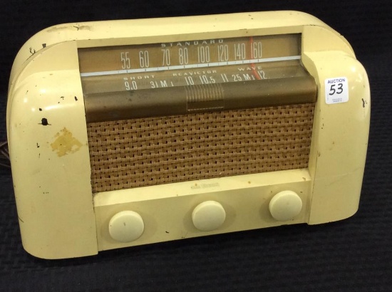 Vintage RCA Victor Model 66X2 Radio