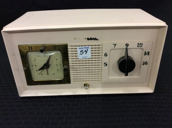 Vintage Pink Radio Model 940 (Believed to be