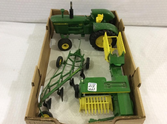 Lot of 3-1/16th John Deere Toys Including