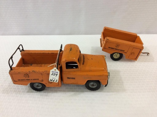 Two Piece Tru Scale Set Including IH Tru