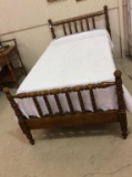 Jenny Lind Style Wood Spindle Design Bed