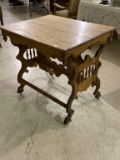 Very Nice Spindle Design Oak Table