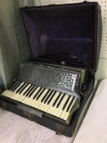 Vintage Accordion w/ Case (Good Condition)