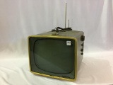 Vintage RCA Victor TV (Un-Sure of working
