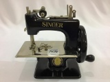 Child's Singer Sewing Machine w/
