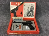 Roger Semi Auto CO2 BB 100 Shot Pistol