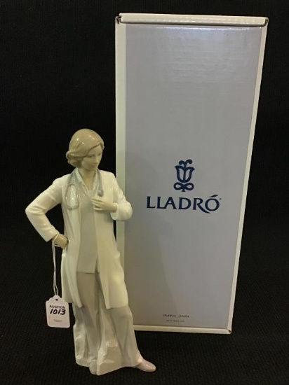 Lladro Figurine "Female Doctor"