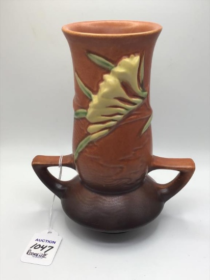 Roseville Freesia #119-7 Inch Vase
