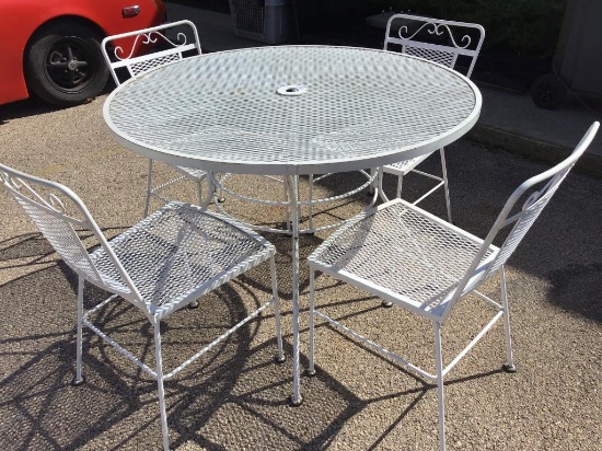 White Iron Patio Set w/ Table & 4 Chairs