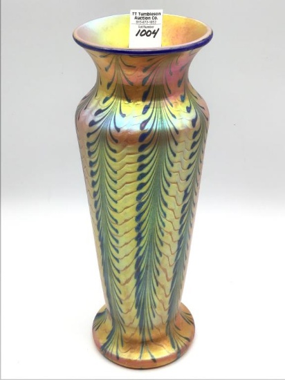 Beautiful Un-Marked Art Glass Vase