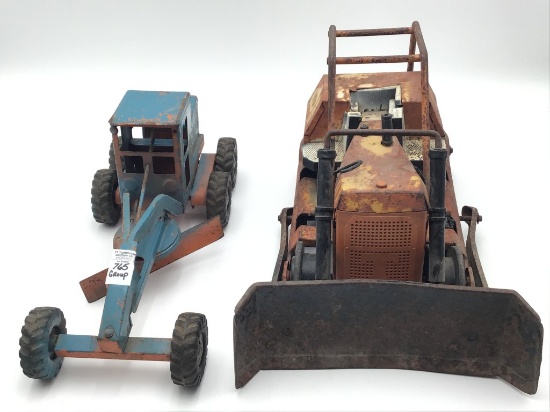 Well Used Bulldozer & Grader Tools