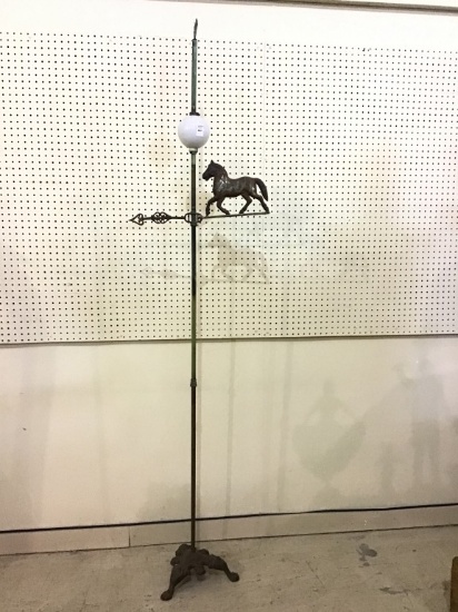 Lightening lobe Stand w/ Horse Design Arrow