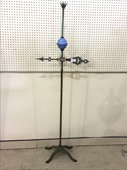 Lightening Globe Stand w/ Directional Arrow &