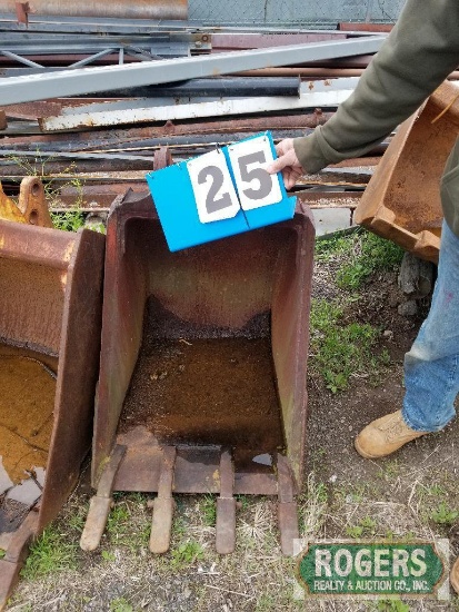 Backhoe bucket - 24" Case