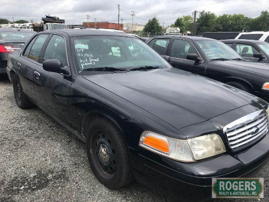 2009 Ford Crown Vic, 4.6, 92482 miles, No Console, Hit Front Panel, 2FAHP71V19X125434