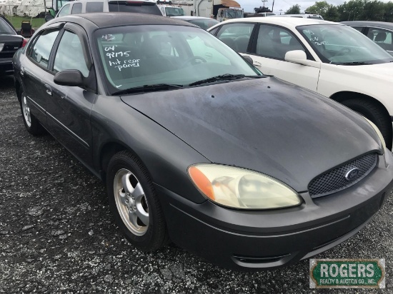 2004 Ford, Taurus, 98175 miles, Hit Rear Panel, 1FAFP55U74G159325