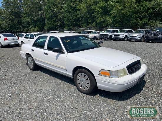 2011 FORD CROWN VICTORIA FULL SIZE SEDAN