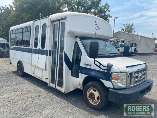 2011 FORD E-450 BUS