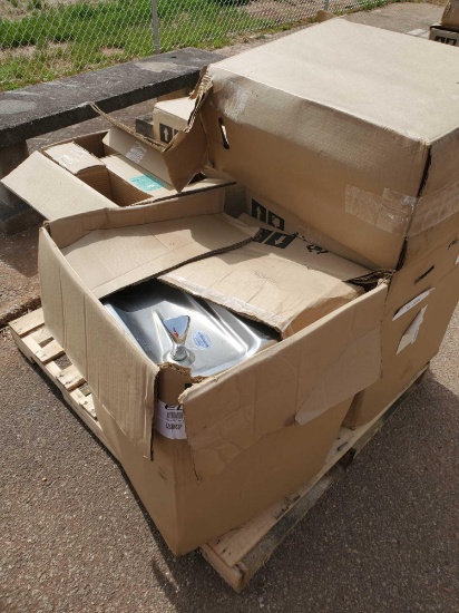 Pallet of 4 water fountains