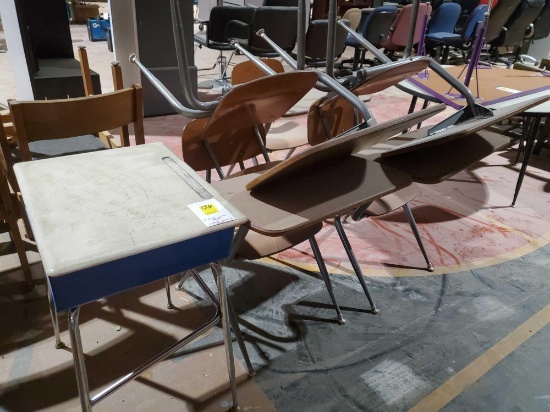 5 desks w seats and one desk without seat