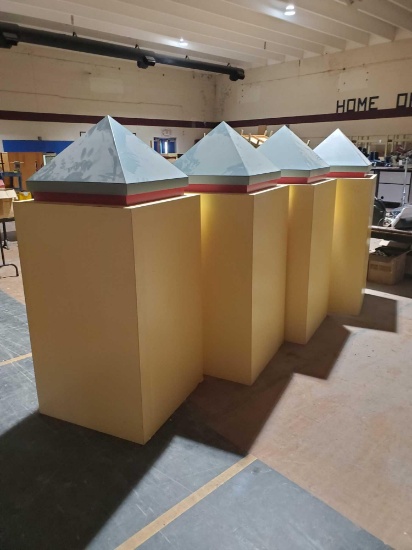 4 pyramid displays