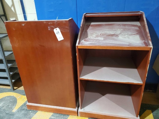 2 lecterns