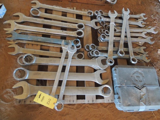 LOT: Wrenches, Socket Set