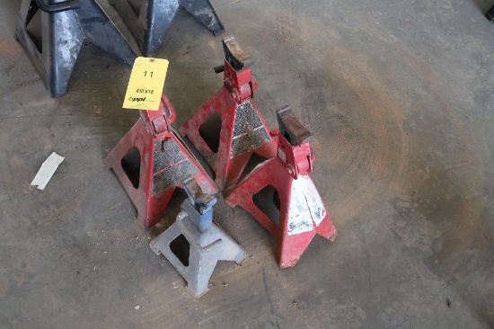 LOT: (4) Assorted Jack Stands