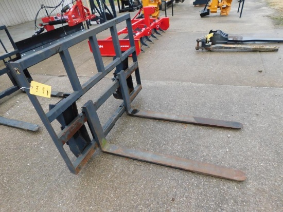 LOT: Construction Attachments Xtreme Duty Fork Rack & 48 in. Forks