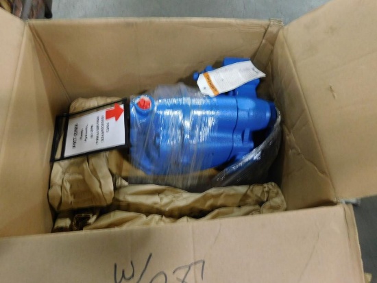 LOT: Hydraulic Pump & Hoses