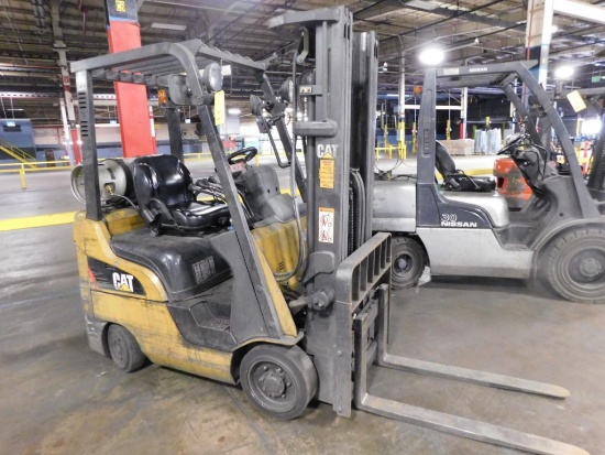 Caterpillar 2700 lb. LP Forklift Model C3500-LP, S/N AT81F10439, Solid Tires, 3-Stage Mast, Side