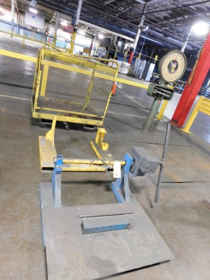 LOT: Forklift Man Basket & Gear Reduction Winch