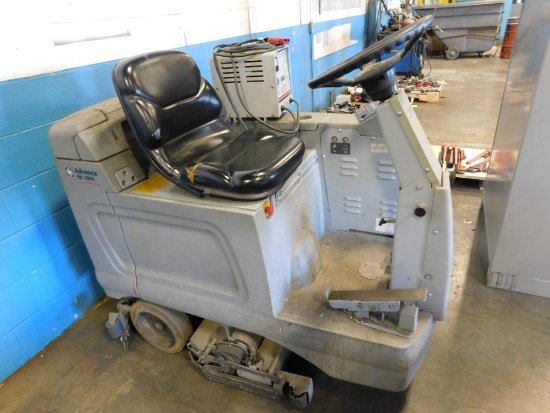 Advance HR2800C Ride-on Floor Machine, S/N 1486109, with Charger
