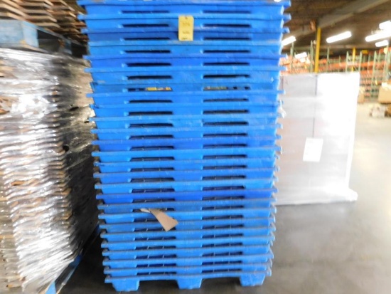 LOT: (25) Plastic Pallets