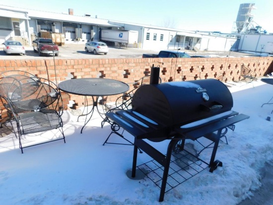 LOT:River Grille Charcoal Grill