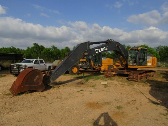 John Deere 250 GLC Excavator, Dogget 48 in. W Bucket, S/N 1FT250GXEBE608014