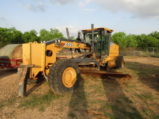 John Deere 672 G Motor Grader, Hydraulic Ripper, 14 ft. Blade, S/N 1DW672GX