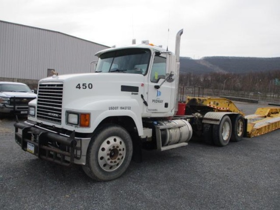 2013 Mack Truck Tractor Model CHU613, Tandem Axle, Mack 450 hp Diesel Engine, Maxitorque 8-Speed