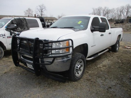 2013 Chevrolet 3500 HD 4x4 Pickup Truck, Gasoline Engine, Automatic Transmission, Crew Cab, A/C, 8