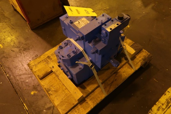 LOT: (1) Kampk Hydraulic Pump, (1) Carini Gear Box