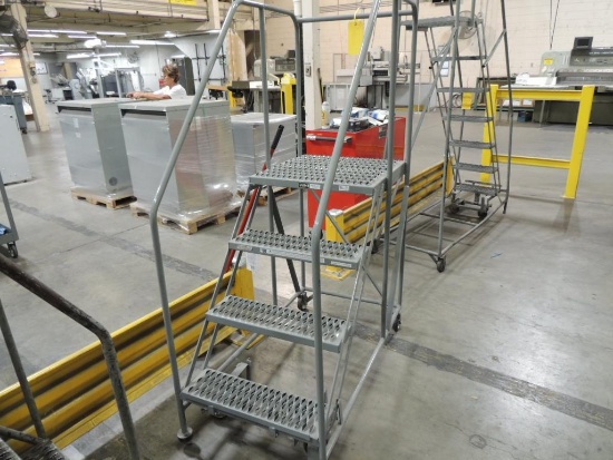 Uline 4 Step Safety Ladder, 800 lb.Cap
