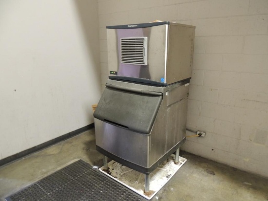 Scotsman Icemaker Model S400 W/ Pentair Everpure E Series Water Filtration