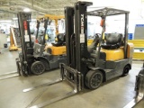 TCM LP Forklift Model Pro FCG 25, 4300 lb.Cap, 189in. Lift, 3 Stage Mast, Side Shift, S/N A49M01117,