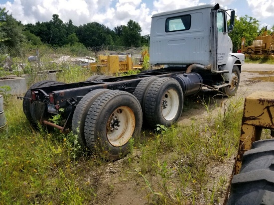 	2000 Volvo Tandem-Axle Truck Tractor, VIN 4V5JC2GG5YN871307 (engine does not run)