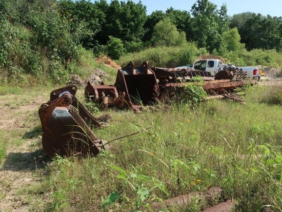 LOT: Equipment Attachments including Excavator Bucket & Grapple, Discs, Rakes, Towable Compactor