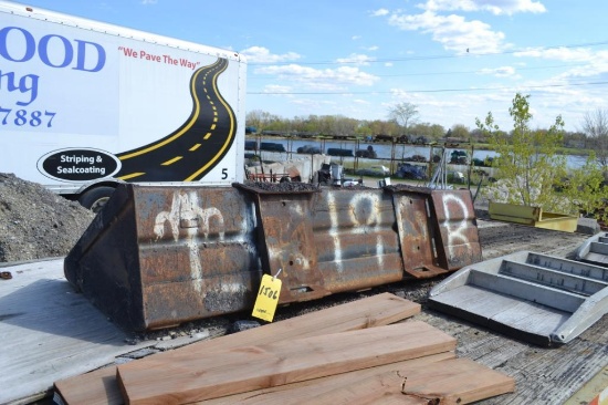 82 in. Quick-Detach Skid Steer Bucket (LOCATED IN MCHENRY-CHICAGO, IL)