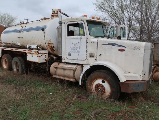 1989 Peterbilt Model N/A, Bobtail Truck, w/ Pump, (AS IS - NOT IN SERVICE) VIN: 1XPFDB9X8KD278343,