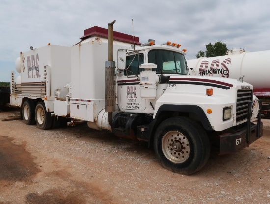 1998 Mack Tandem-Axle Hot Oiler Truck Model RD6, VIN 1MZP267CXWM037890, 13-Speed Transmission