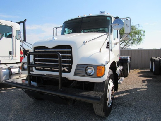 2005 Mack Truck Tractor Model Granite, VIN 1M2AG11YX5M028510, Day Cab, Maxitorque 10-Speed